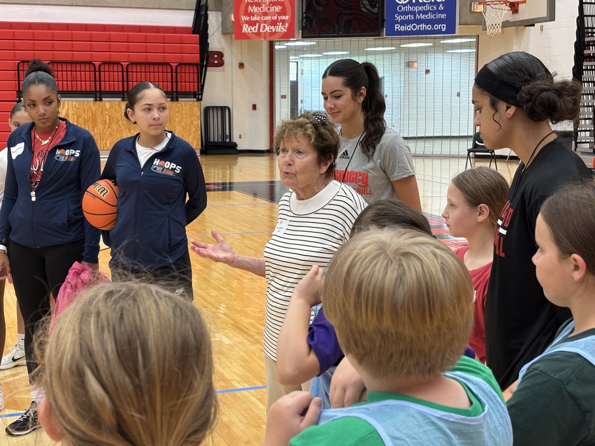 Hoops4HopeCamp's tweet photo. Lots to share from camp today! Thanks to Pat Heiny from the Women's Fund for stopping by and @NeekAndAng for sharing a message with the campers. https://t.co/NBH80THK7d