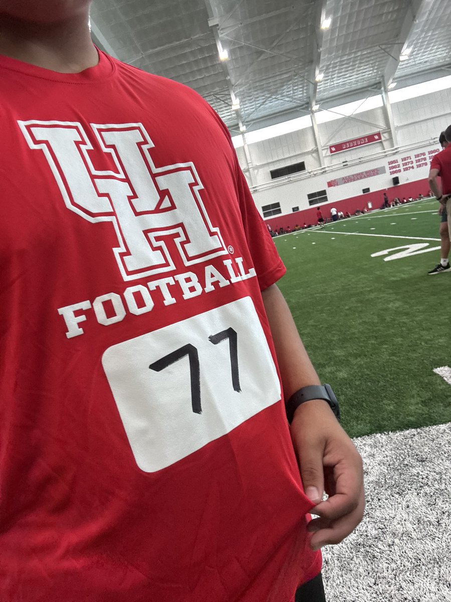 lozanoadrian09's tweet image. Competed at the University of Houston camp. Grinding every rep. Film speaks for itself. @CoachJThomas79 @CoachKRHarrison @coachqriley @SC_BulldogFB @respinosa1138 @Casey_Smithson #UofH #WorkEthic #ALLIN
