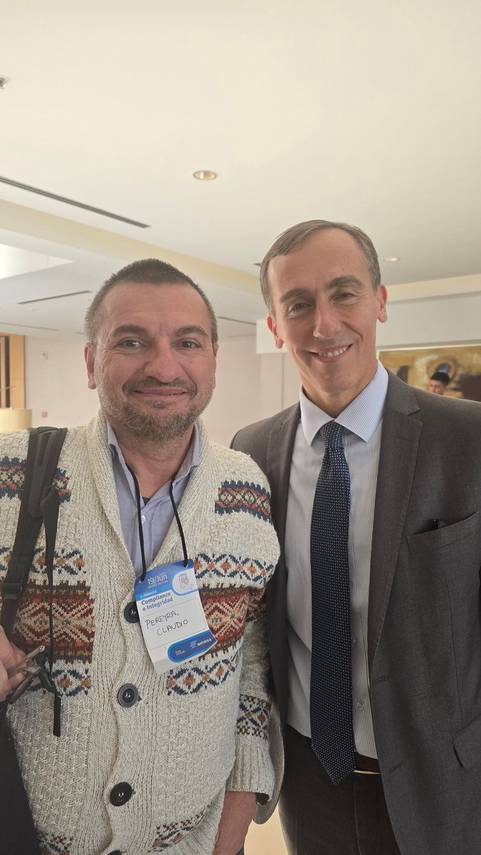 pereyramoos's tweet photo. @halconada, adalid del periodismo de investigación y de la lucha contra la corrupción, contó a @mendozacorreok cómo el #running lo ayuda a sortear las presiones de su trabajo ¡Mañana tendrás su palabra en https://t.co/qqxdQDr09H! https://t.co/shv9xz5Ltk