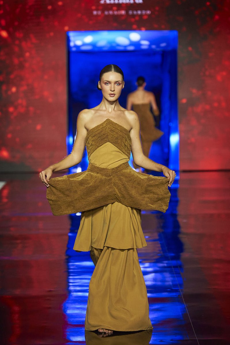 tenerifemoda's tweet photo. #JóvenesDiseñadores ♥️ Anahi Catherine, os deja algo claro algo con su colección Magua, sla moda tambiem sirve para no olvidar.
#TenerifeModa • #Moda • #Fashion • #SIMTE https://t.co/N6KTVKOIpB