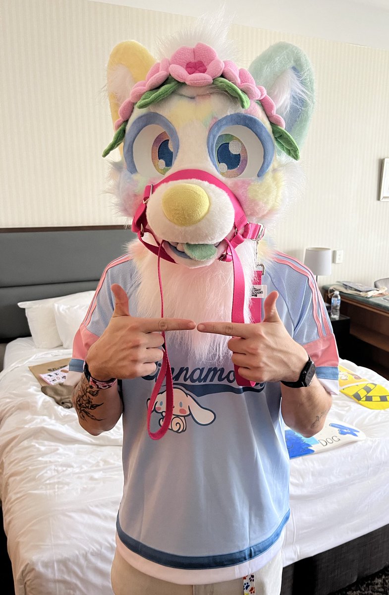 can someone take puppy for some #FursuitFriday walkies? 🦮🐾

#furry #fursuit