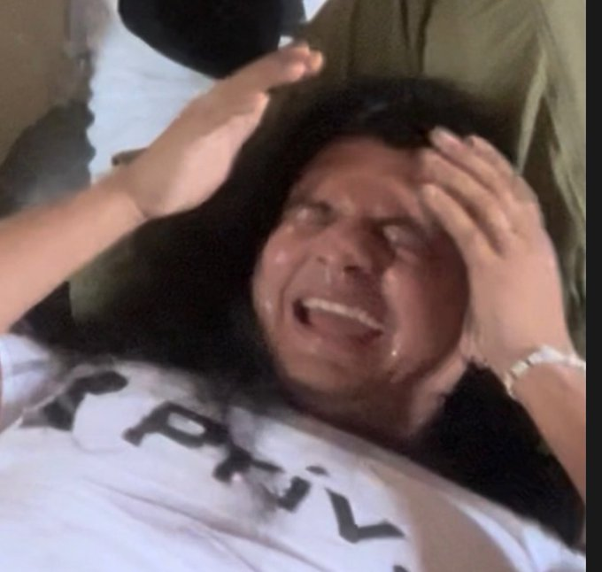 Emahateshislife's tweet photo. JSDJSDJAD NO PUEDO CON LA CARA DE POLANCOAS EN EL VIDEO CON LUNA BELLA (Wtf con ese video, por cierto) https://t.co/HZ6H4WXrrO