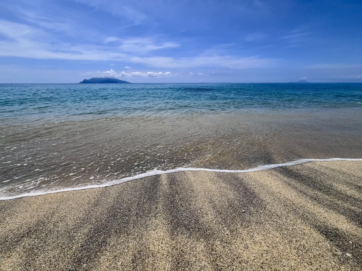 EQｘFYCプログラムのために屋久島に来ました。本日はスタッフで準備を進め、いなか浜へ。日本一のウミガメ産卵地であるこの浜は自然のおりなすグラデーションが美しすぎる場所でした！
findyourcompass.me/event/find-you…