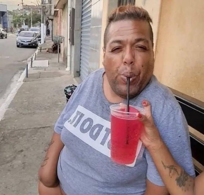 titistudies's tweet image. matemática me deixa triste porém preciso estudar todos os dias então estou sempre triste