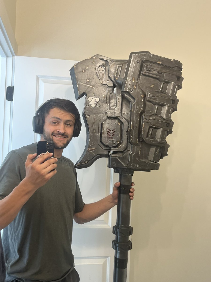 unfit_armory's tweet image. Finally working on my Halo Infinite Gravity Hammer, took a year