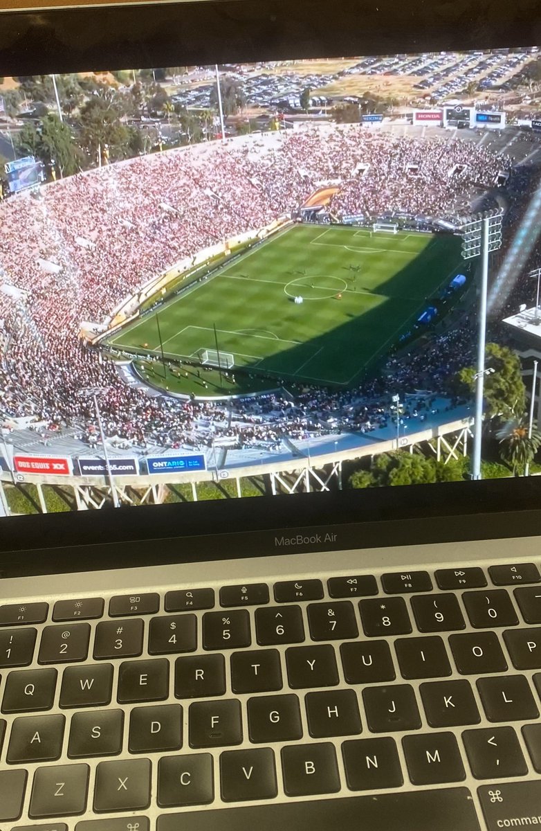 Vraie supportrice ne dors pas 💅💅