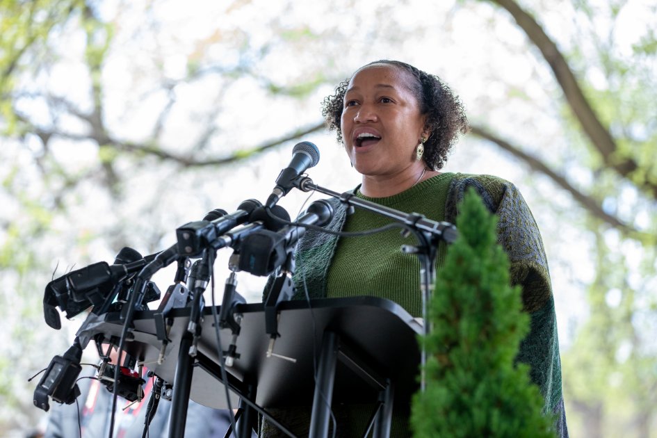 Juneteenth celebrations remind us of enduring joy, deep community roots, and the ongoing fight for equality and environmental justice, as shared by Rev. Mariama White-Hammond.  insideclimatenews.org/news/19062025/…
