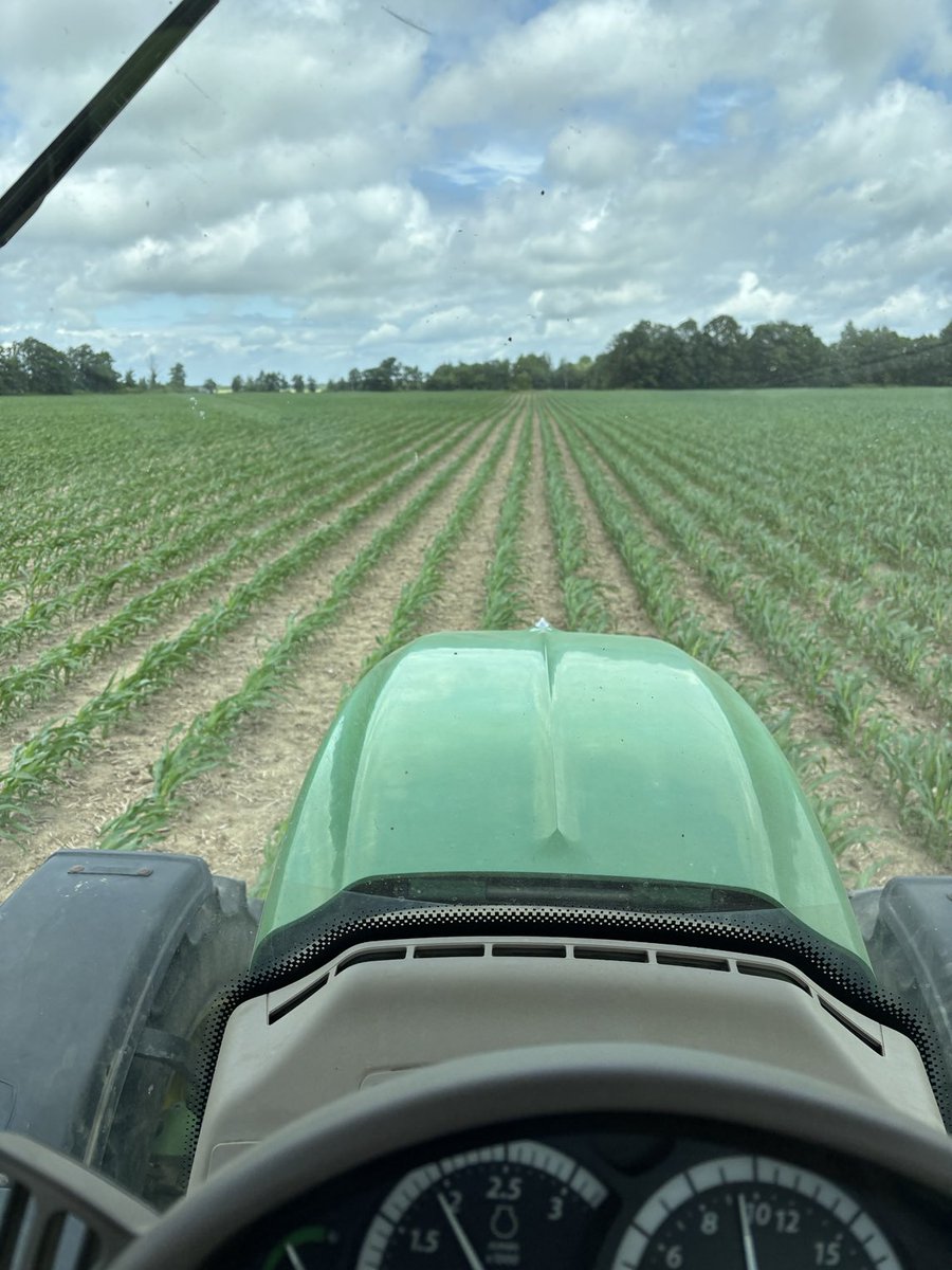 SmithDnksmitty's tweet photo. We were side dressing some corn today, could definitely use some rain soon! #gettingdry https://t.co/4T8C1ogUKU
