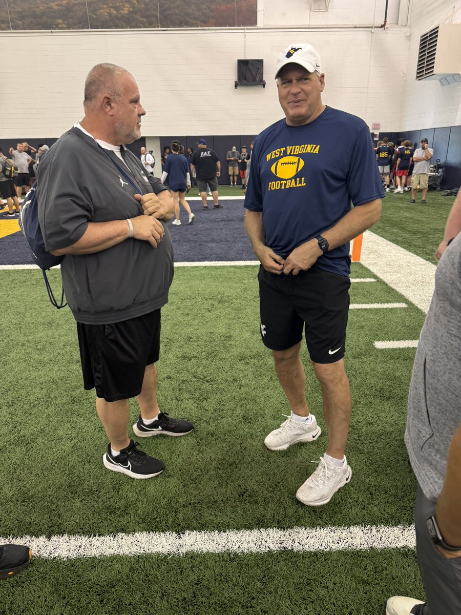 Woodzyzewski's tweet photo. @jhlftball Been a busy June for the Huskies!
• WVU last Friday
• Marshall Monday and Tuesday
• Headed to Martinsburg for our last 7v7/Big Man Camp tomorrow and Saturday
#PullTheSled #SWNP https://t.co/nKdrkM1jIi