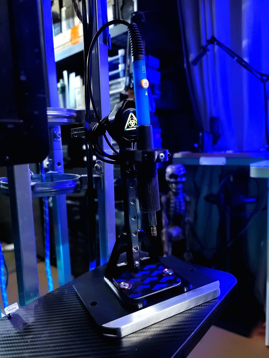 EnviousMods's tweet photo. I've been using a lot of heat press inserts, so it was time to build a custom setup that can do it quickly and accurately with specialized swappable tips for different sizes. 

#heatpress #inserts #shop #tools #enviousmods #pcshop #modshop https://t.co/s97YdDUCr1