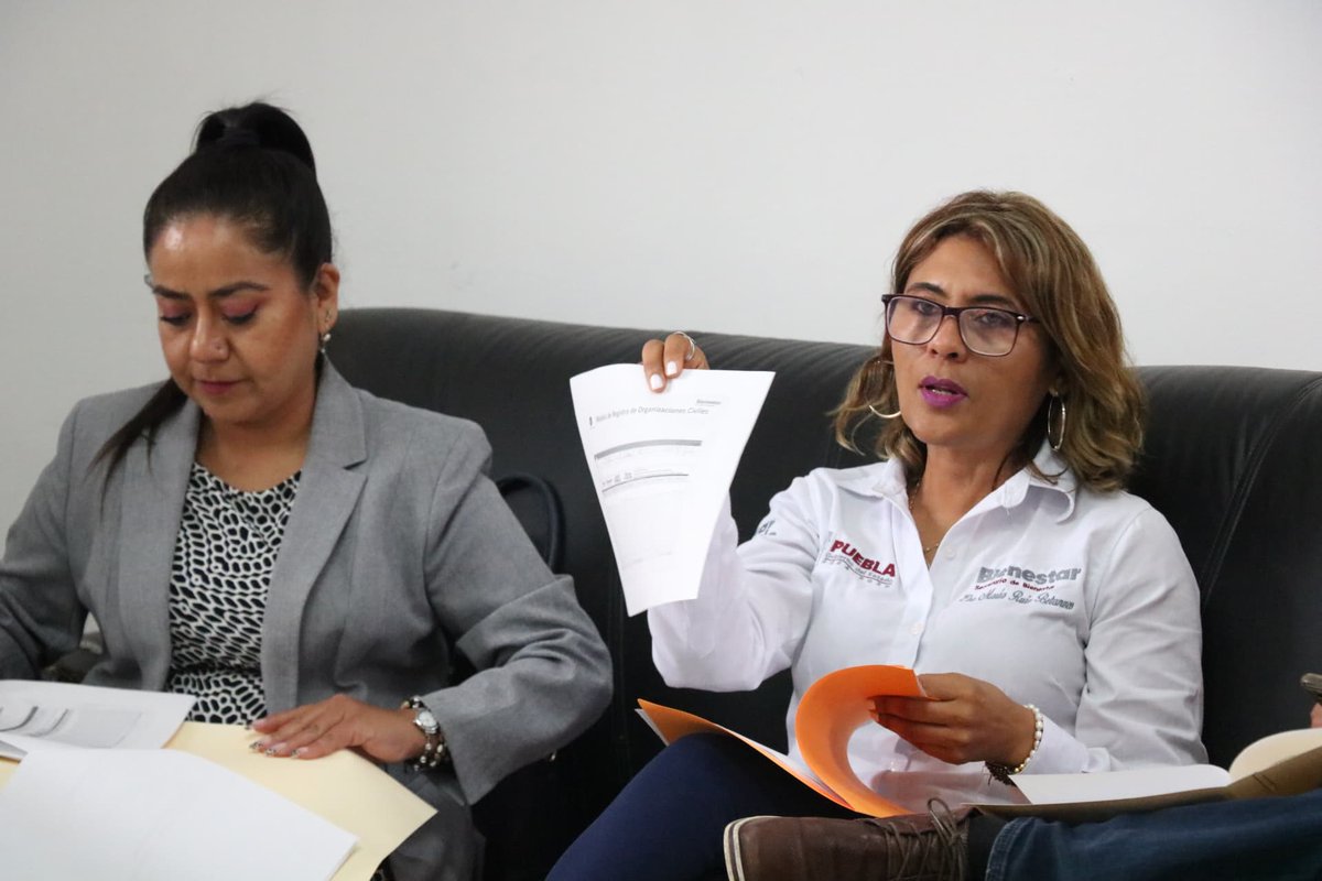 En camino a una entidad más humanista e incluyente, la subsecretaria de Opciones Productivas, @Elsa_RuizBz, encabezó una mesa de trabajo con representantes de <a href="/SegobPuebla/">@SEGOB_Pue</a>, <a href="/DIFGobPue/">Sistema Estatal DIF</a>, <a href="/CongresoPue/">H. Congreso de Puebla</a>, (1/2)