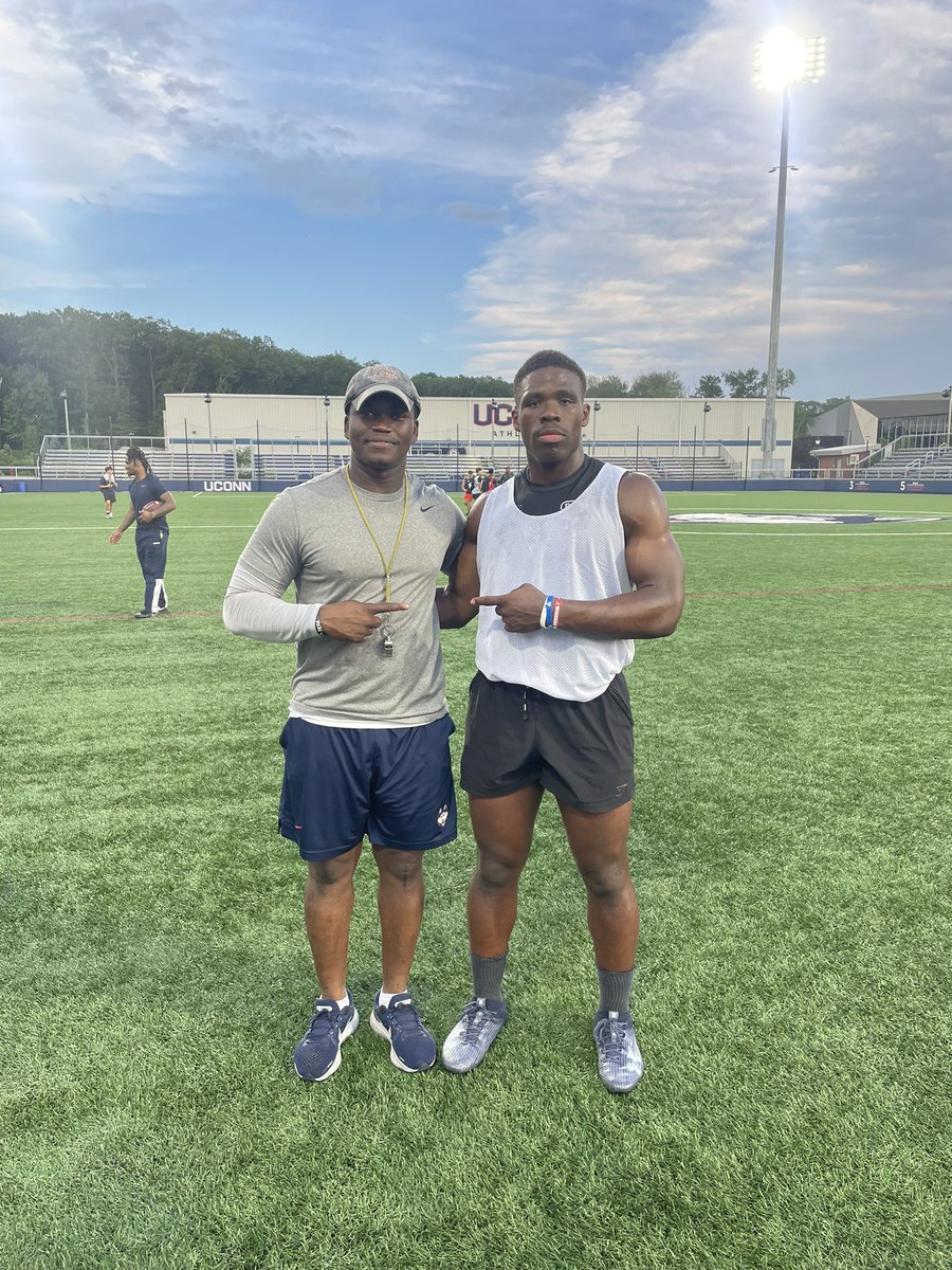 RPayep's tweet image. Big thanks to @UConnFootball and @CoachDiabate for the warm welcome and for the opportunity !! had a great time at camp!
@Tharealmaddawg @Pascal_Masson @cndf_nd @CoachJeanSG #AGTG