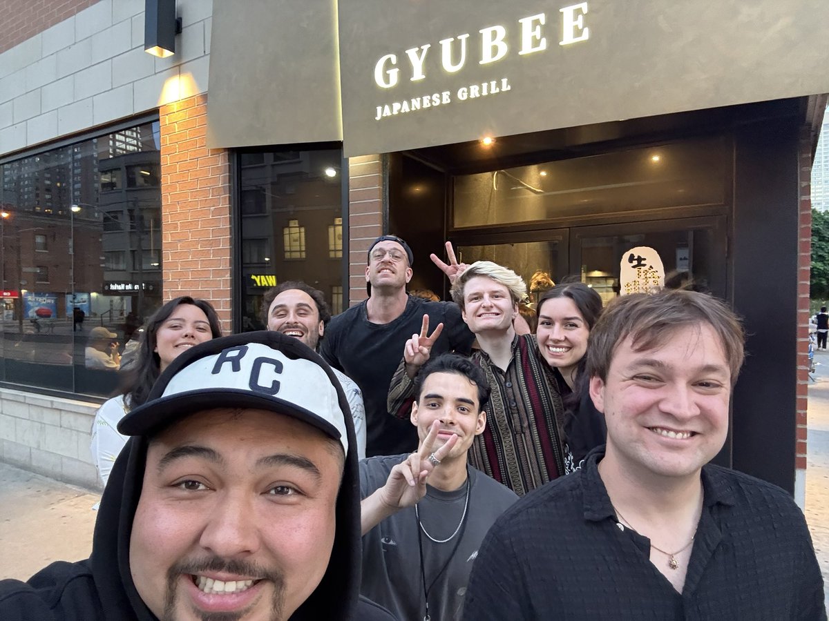 A lil pre workshop crew din din with <a href="/TeetsTv/">Teets</a> <a href="/Keeoh/">Keeoh</a> <a href="/penguinVALORANT/">penguin</a> <a href="/riotvardi/">diego</a> and more cool peoples 

ty for the rec <a href="/606ericaa/">606</a>