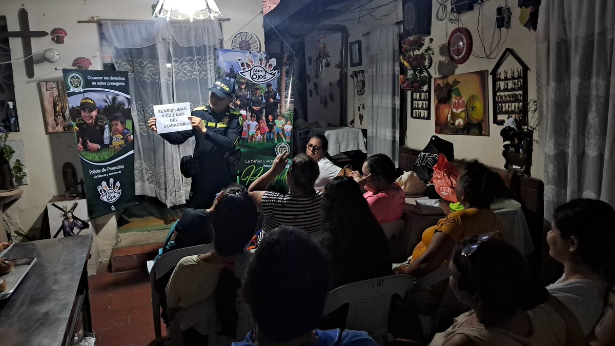 👮🏻‍♀️🚔Prevención desde el corazón del hogar
El Grupo de Protección a la Infancia y Adolescencia desarrolló una jornada del programa “Abre tus Ojos en Familia”.
A través de juegos, reflexión y diálogo, se promovieron prácticas de crianza basadas en el amor, el respeto y el cuidado.