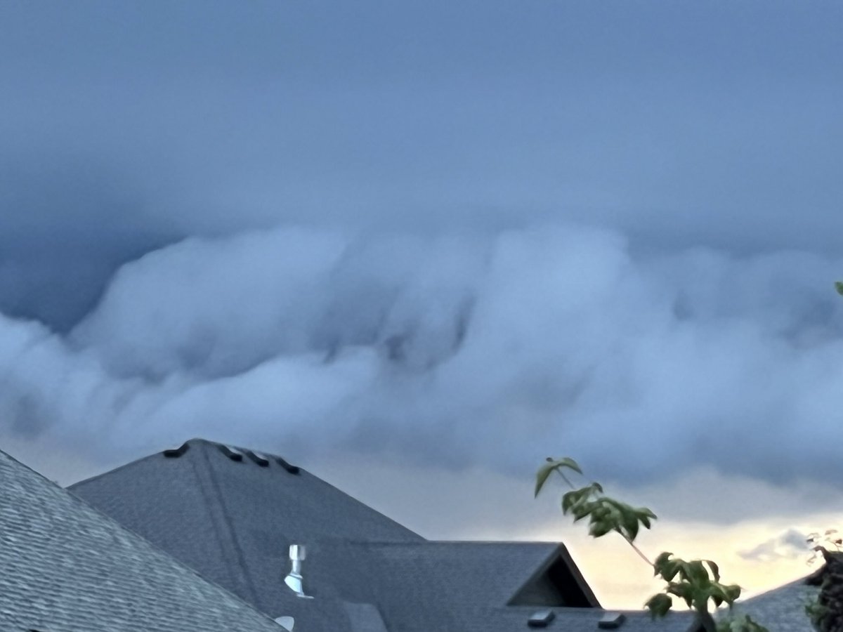 #onstorm activity north of #kingsville