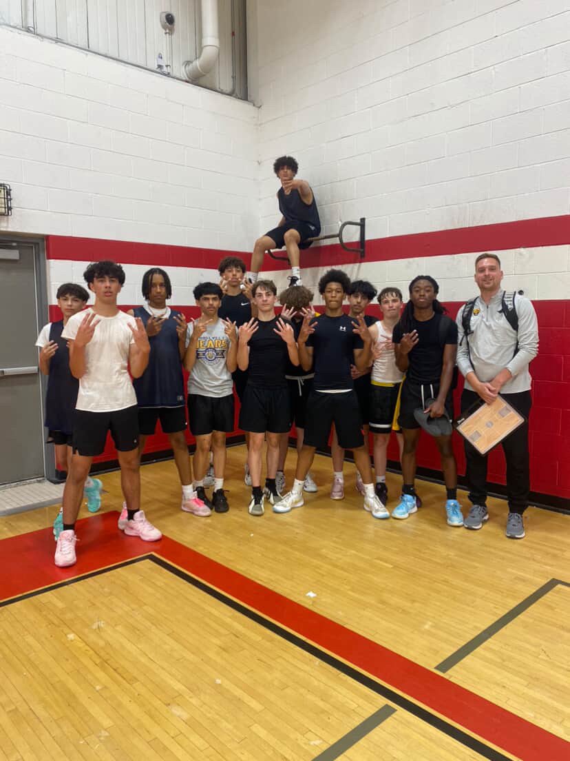 6-0 week for the JV boys at the New Boston Huron summer league. Great games and team work from them. Congrats team and Coach Matt on a solid week with minimal practice. 🐻🏀