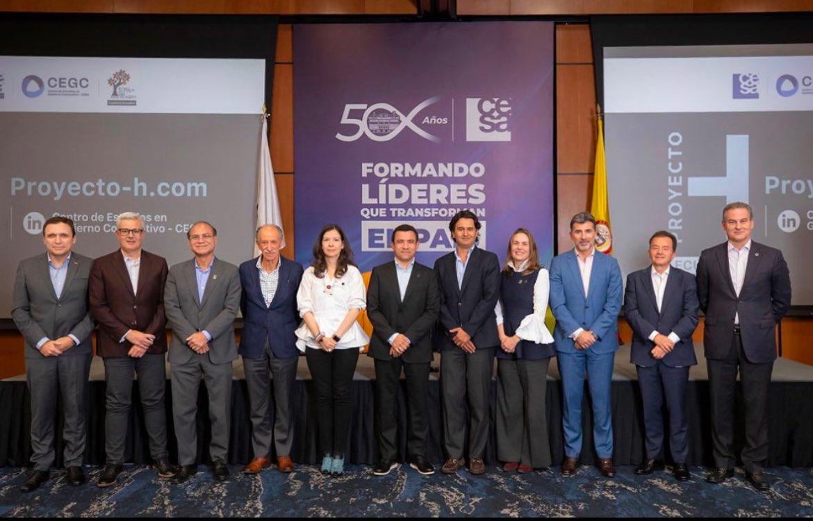 Cerramos en Bogotá un ciclo de charlas del #ProyectoH de <a href="/CESA_edu/">CESA</a> y 30% Club. Fue un honor compartir este espacio con líderes comprometidos con un futuro más diverso e inclusivo. Liderar es abrir puertas, y no hay liderazgo completo sin incluir la voz y la visión de las mujeres.