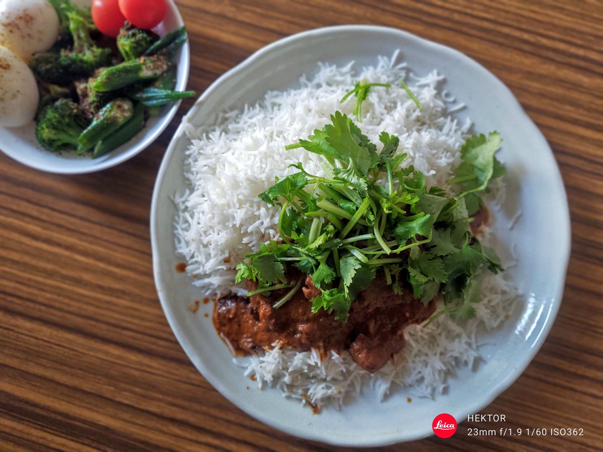 父の日娘プレにて無印良品カレー
本日はローストチキンのスパイシーカレー

この手のモノには懐疑的

バスマティ、コリアンダー、テンパリングスパイスなどで脇を固めると…チェッターヒンに肩を並べたよ