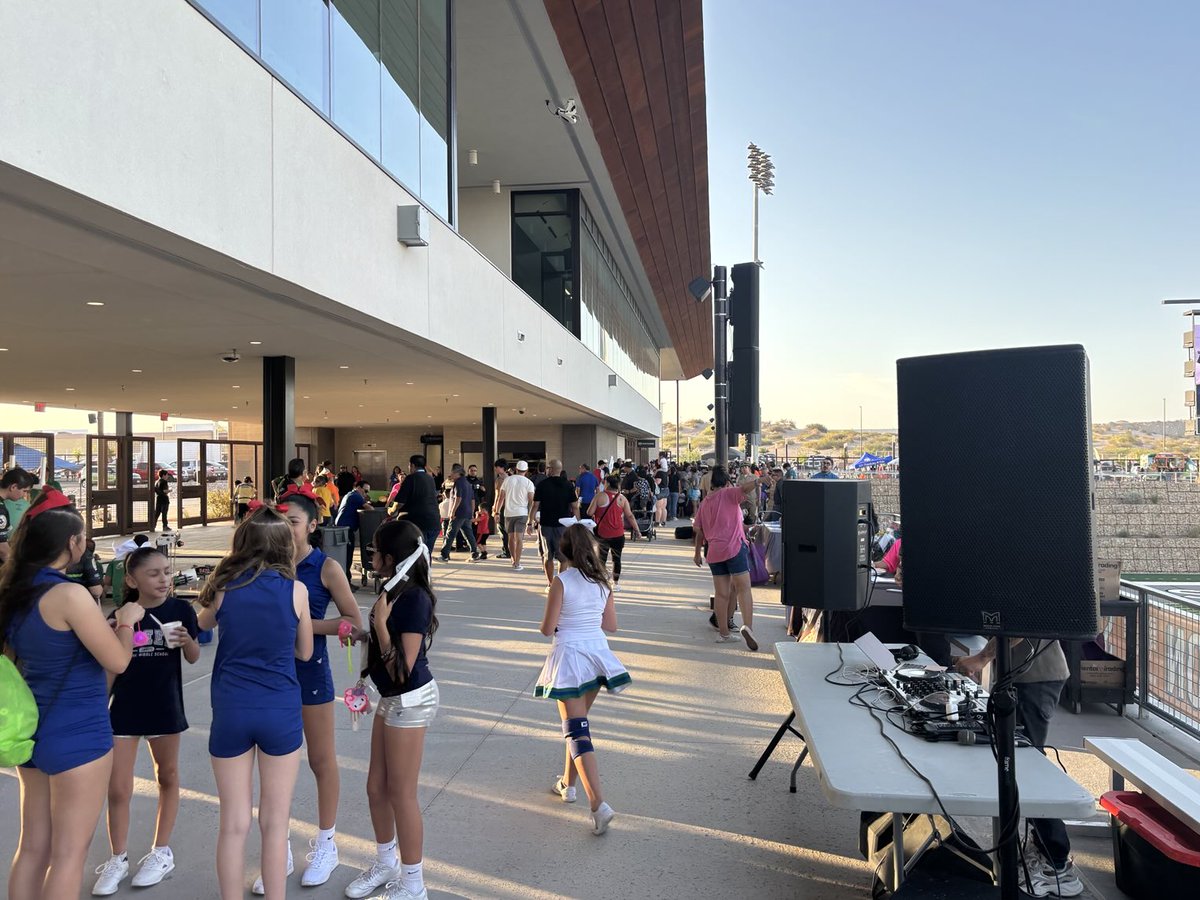 GThomas_SEC's tweet photo. Socorro ISD Recruitment and Retention Expo. So nice to see our community come together. What an event… #TeamSISD https://t.co/9ViqSFYUMt