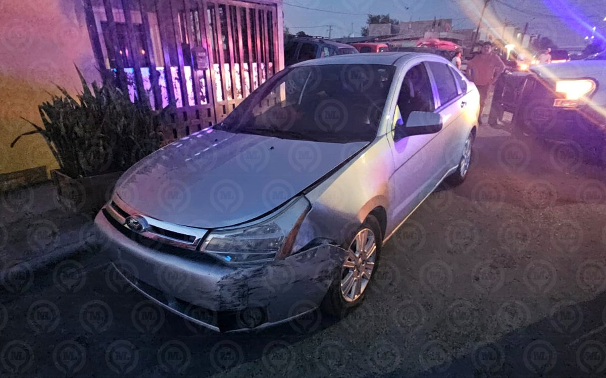 🔴 CHOQUE EN NUEVO LAREDO DEJA DOS NIÑOS LESIONADOS Y CONATO DE BRONCA

#NuevoLaredo | Un accidente automovilístico registrado en calles de la colonia Los Cántaros en Nuevo Laredo dejó como saldo dos niños lesionados y un conato de riña entre los familiares de los conductores