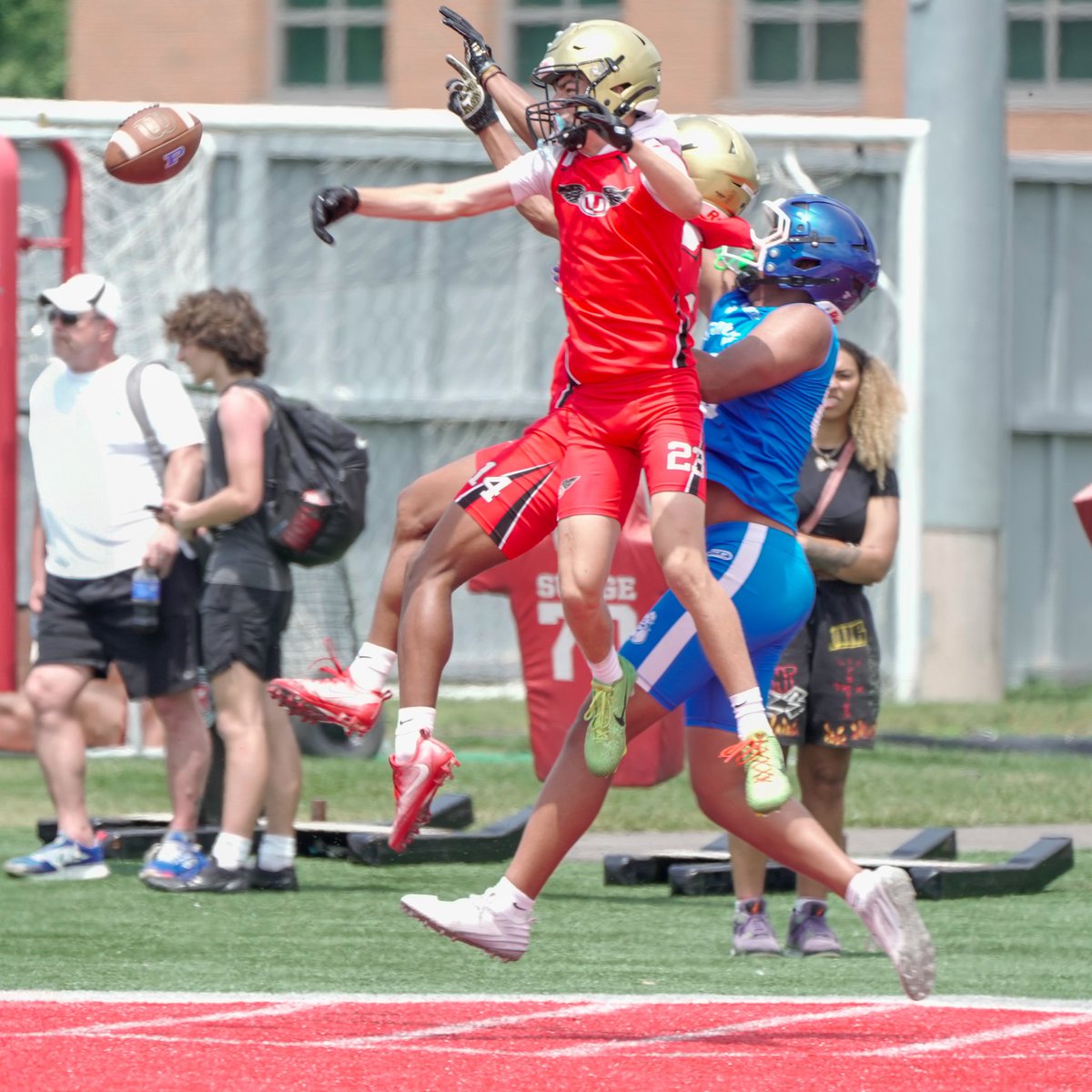 SamWannemacher's tweet image. Great time back at @OhioStateFB yesterday. This time for 7v7 with @uhshawksfb. Our team ended our day 3-2 against some of the best competition in the country. #ohiostatebuckeyes #ohiostatefootball #7v7 #7v7football @ryandaytime @brianhartline @CoachSnyderUHS @Coach_Lawless…