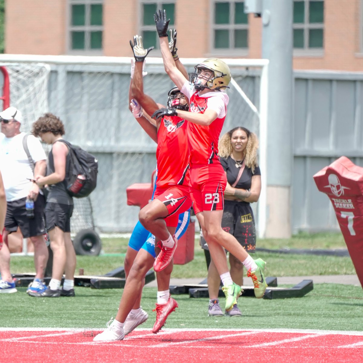 SamWannemacher's tweet image. Great time back at @OhioStateFB yesterday. This time for 7v7 with @uhshawksfb. Our team ended our day 3-2 against some of the best competition in the country. #ohiostatebuckeyes #ohiostatefootball #7v7 #7v7football @ryandaytime @brianhartline @CoachSnyderUHS @Coach_Lawless…