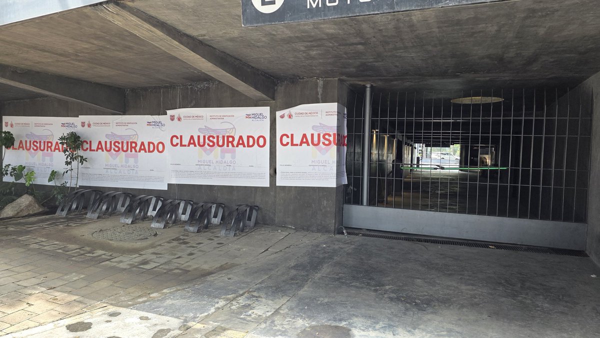 Celtel7's tweet photo. Oye @MexLibre_MH @AlcaldiaMHmx @mauriciotabe como es esta clausura qué no sello las puertas y permite trabajos de vigilancia, jardinería, construcción interna y las luces encendidas todas las noches y el elevador funcionando todo el día? https://t.co/YLE5qUkyyV