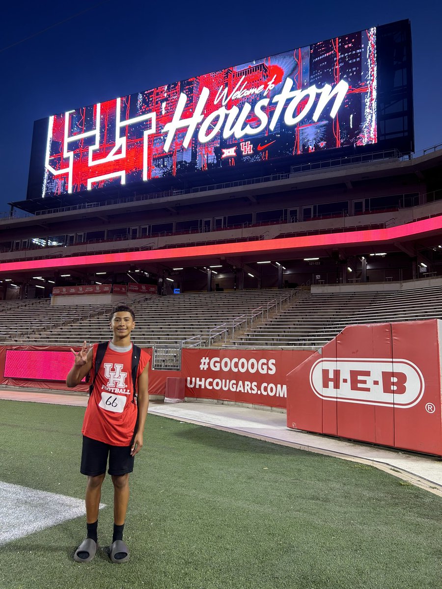 Jacob3_O's tweet photo. Thank you to the coaches @Coach_KJackson @marc_stampley and the rest of the University of Houston coaches for sharing there experience and knowledge into us. I’m going to use everything i learned into my work!@CoachSanchezSHS @jacampbe47 
#catsmentality  #Cougars https://t.co/UVuzeBSCWx