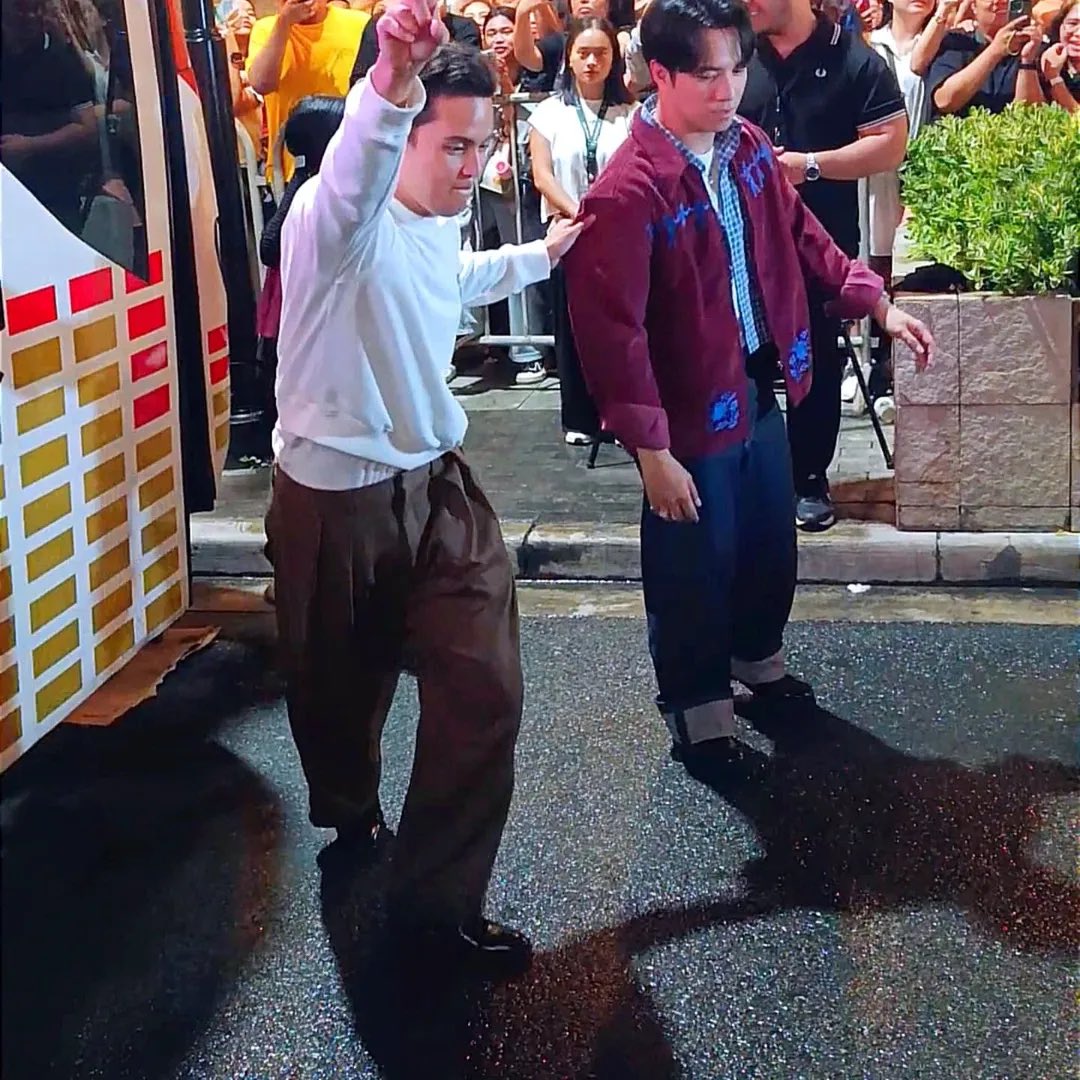 REIDersOfficial's tweet photo. Pahinga | TJ : James Reid | Wish Bus
#wishers #tjmonterde #jamesreid #Pahinga
@tjmusicmonterde @tellemjaye @wish1075 @capitolcommonsph_
ยฉ๏ธ gladrobosa
#JamesReid | James Reid | @tellemjaye
#JamesReidPahinga #Pahinga https://t.co/xxiUvTYYx4
