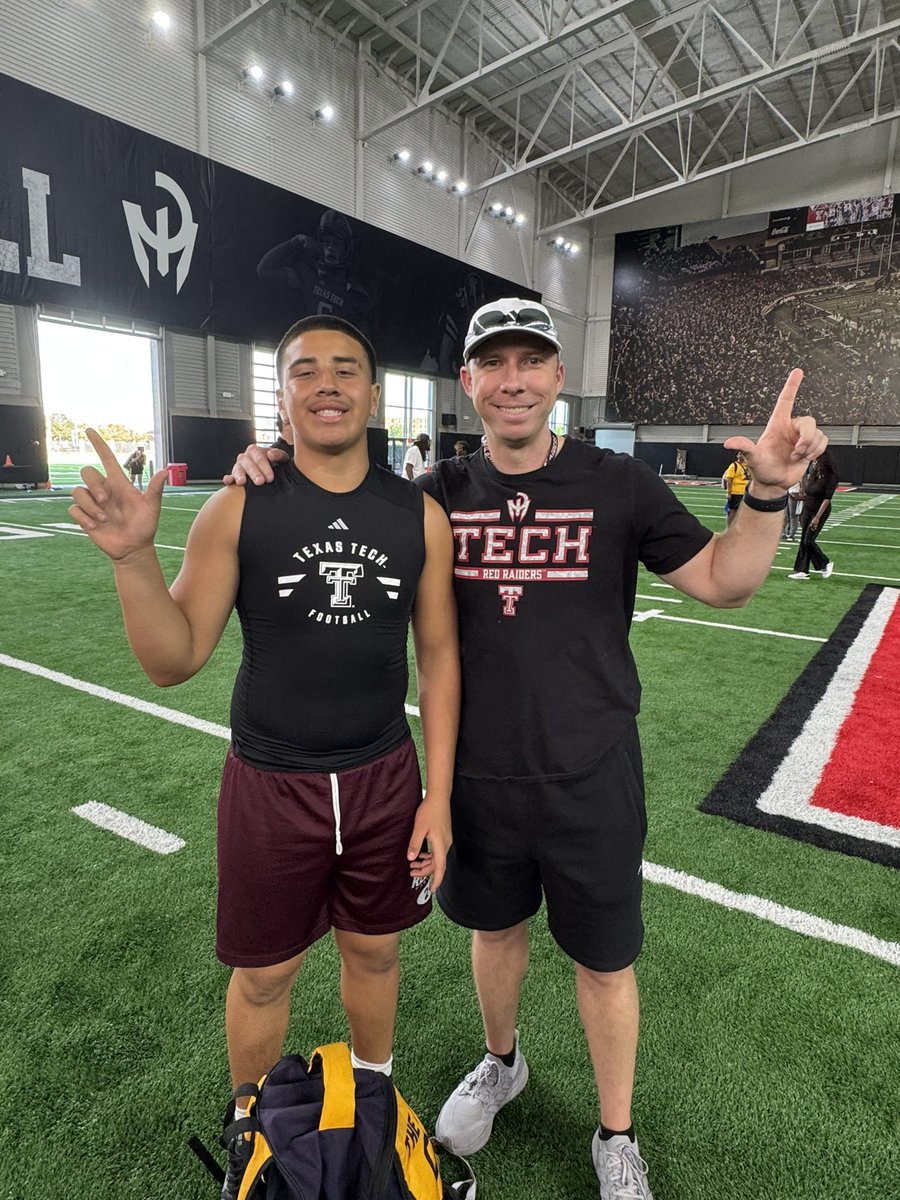 Cru2x_'s tweet image. Had an amazing camp at Texas tech! Hope to stay in touch with @JoeyMcGuireTTU, @1CoachTY , @ShielWood
Thanks for the experience @TexasTechFB @CoachTraun @_CoachROB__ @rohawksfootball