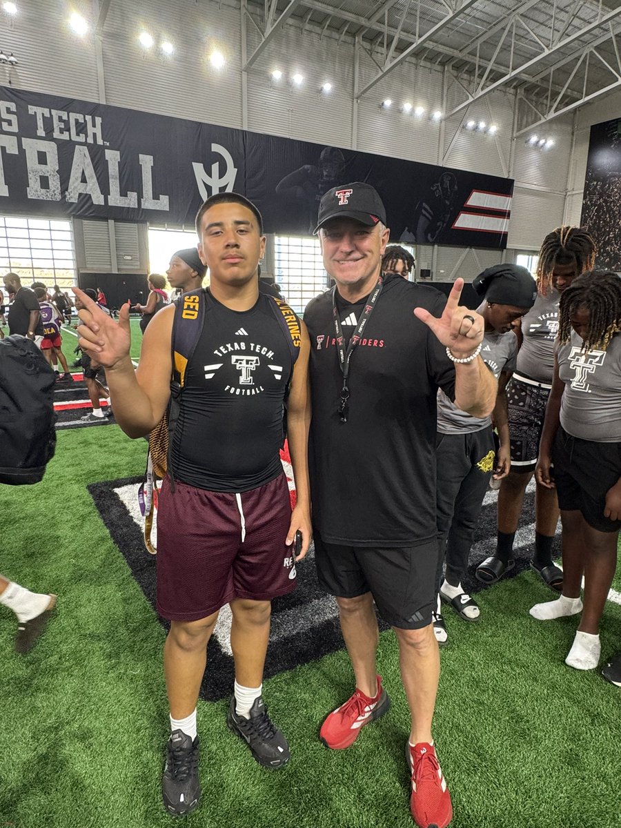 Cru2x_'s tweet image. Had an amazing camp at Texas tech! Hope to stay in touch with @JoeyMcGuireTTU, @1CoachTY , @ShielWood
Thanks for the experience @TexasTechFB @CoachTraun @_CoachROB__ @rohawksfootball