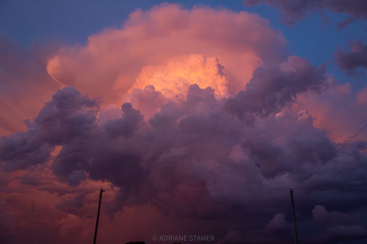 adrianestamerwx's tweet image. I chased in Minnesota on 06-16-25. May have seen the most beautiful sunset of my life. #mnwx #wxtwitter