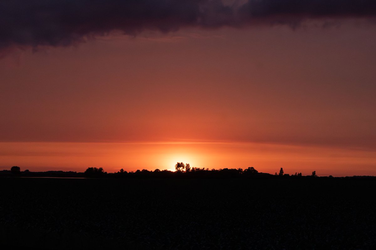 adrianestamerwx's tweet image. I chased in Minnesota on 06-16-25. May have seen the most beautiful sunset of my life. #mnwx #wxtwitter