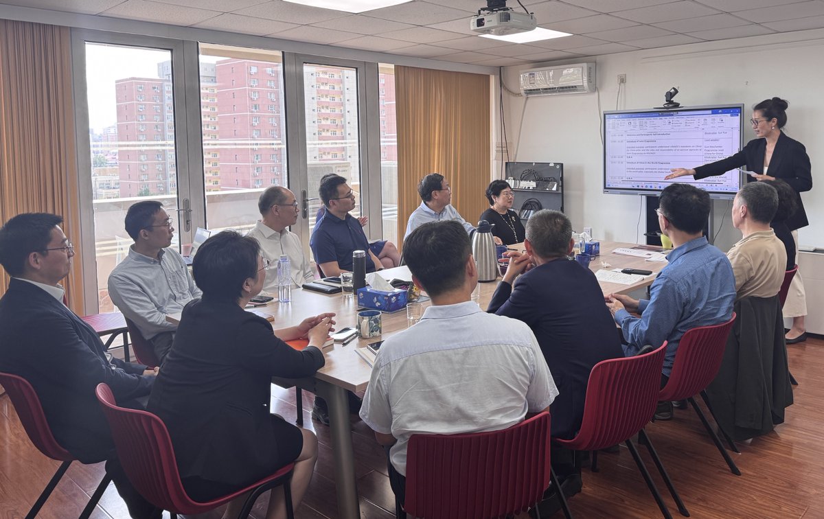 UNAIDS_CN's tweet image. Thrilled to welcome senior 🇨🇳 govt officials from multiple ministries as part of a training program of UNRCO in China, MoFA & Diplomatic Academy! Great exchange on our dual pillars—#ChinaForChina & #ChinaInTheWorld—to strengthen multisectoral #AIDSResponse and #GlobalHealth