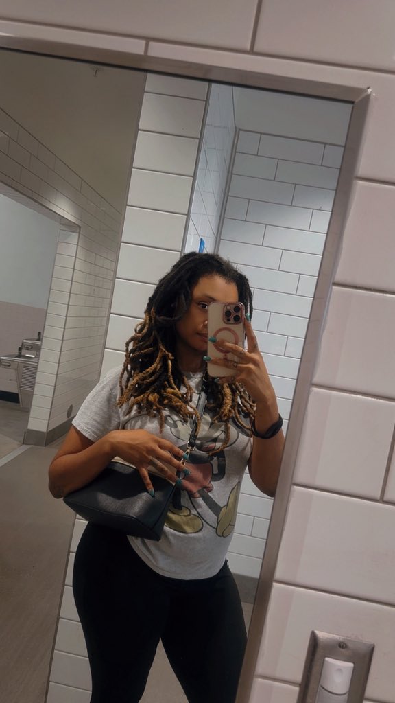 daizyflowersss's tweet image. I remember when my name used to be the LOCness monster  #womenwithlocs #locqueens