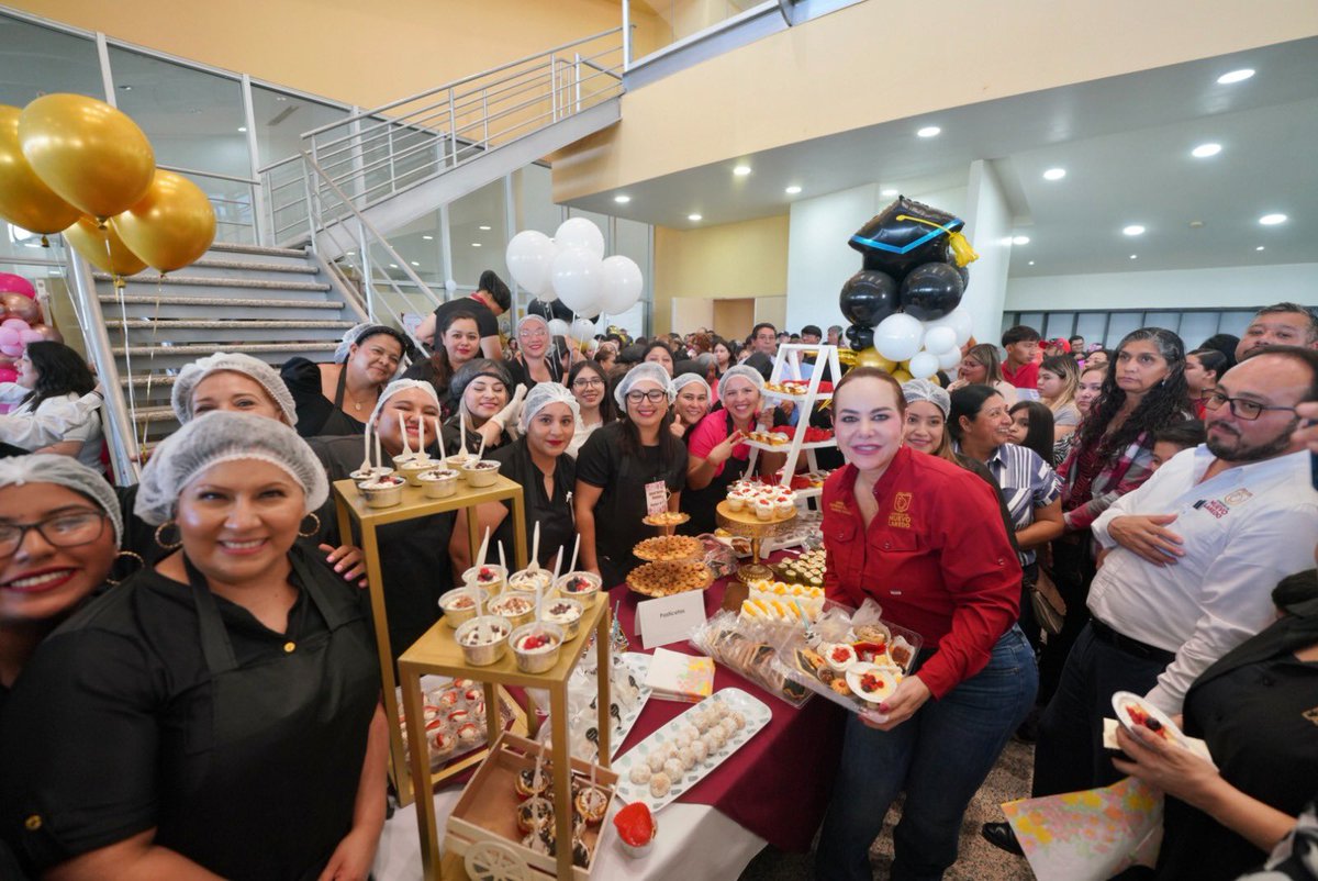 ¡Muchas felicidades a los 448 graduados de los Talleres de Oficio UNE!🎓👏🏻

He seguido de cerca su proceso y sé que cada clase la vivieron con compromiso, constancia y muchas ganas de salir adelante. Hoy reciben el fruto de ese esfuerzo. ¡Me llena de orgullo verlos lograrlo!🫶🏻💕