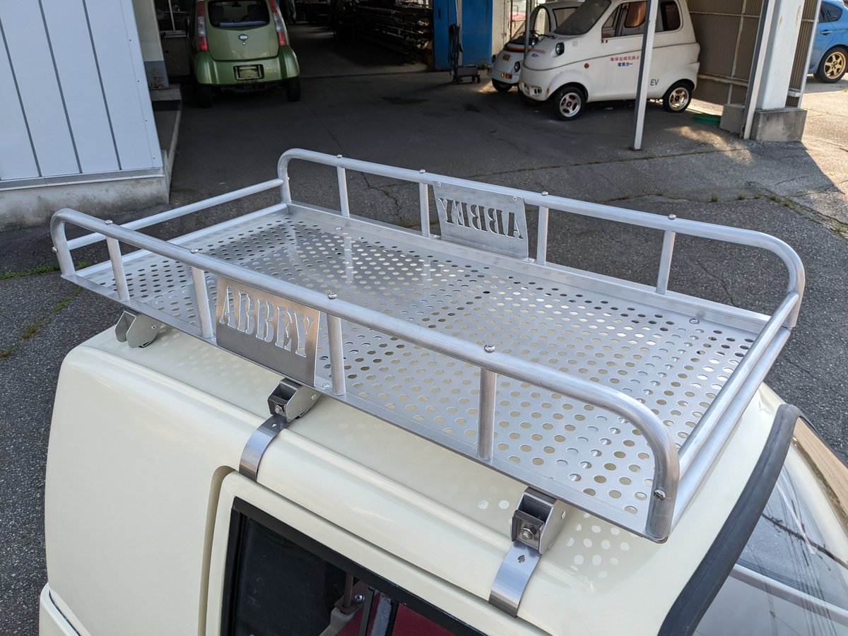 takeoka_abbey's tweet image. 『Final Edition ABBEY50㏄』のルーフキャリアの写真を
HPに追加しました。

レギュラータイプとロングタイプを実際のFinal Edition に搭載した場合です。

レギュラーはコンパクトで可愛らしい印象💖
ロングタイプは実用的でスタイリッシュな印象❤️‍🔥

どちらもおすすめです！！
#finaledition #abbey