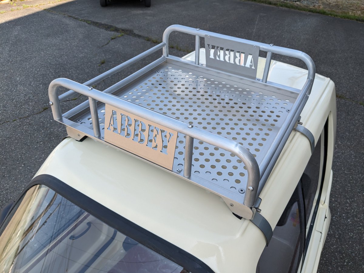 takeoka_abbey's tweet image. 『Final Edition ABBEY50㏄』のルーフキャリアの写真を
HPに追加しました。

レギュラータイプとロングタイプを実際のFinal Edition に搭載した場合です。

レギュラーはコンパクトで可愛らしい印象💖
ロングタイプは実用的でスタイリッシュな印象❤️‍🔥

どちらもおすすめです！！
#finaledition #abbey