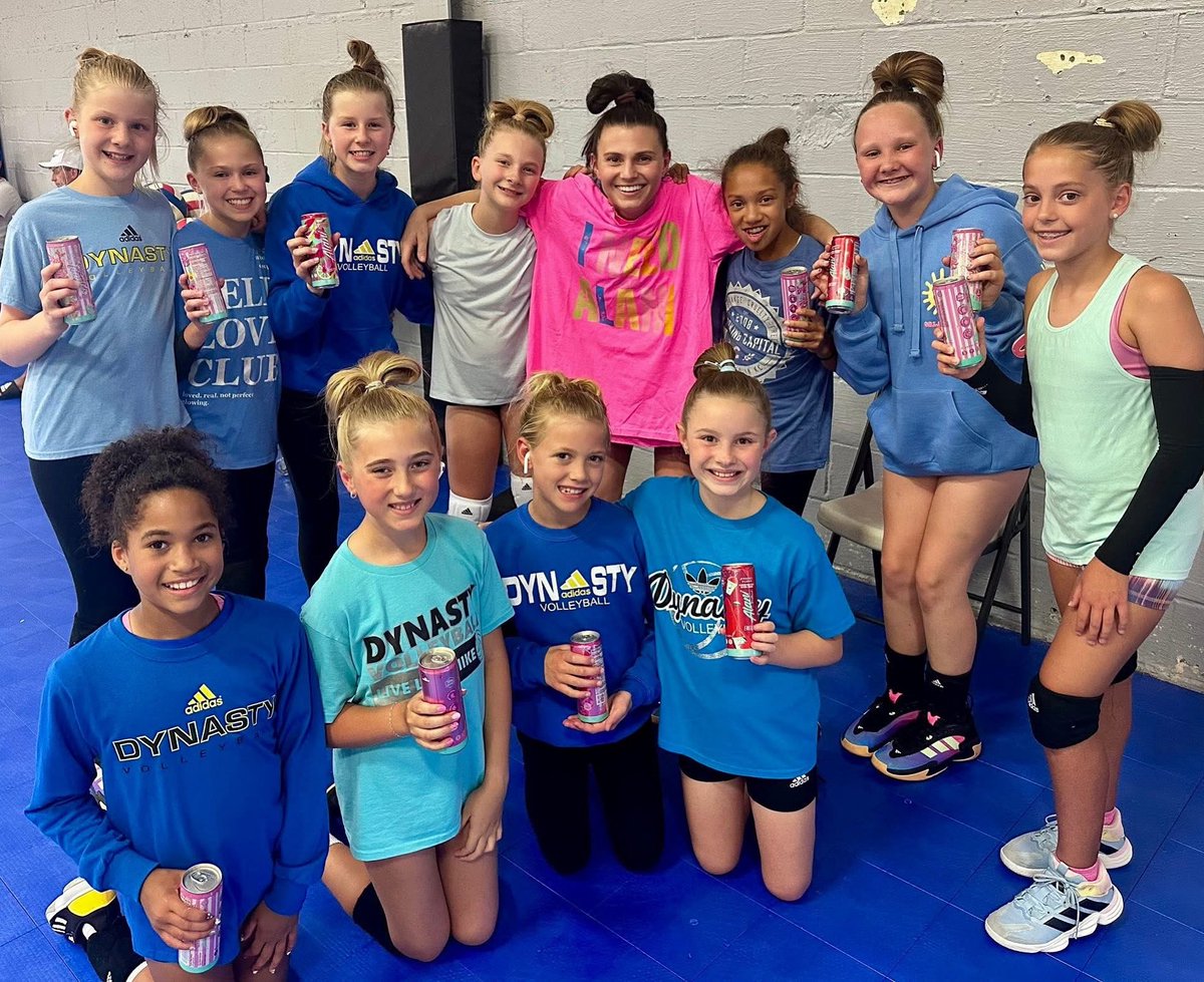 🔥COACH TRIBUTE 🔥
Dress like your coach brought out some serious “hair game”..😂  Shout out to Coach Keely Hammontree for creating a culture filled with fun, a bit of sas, and a complete drive built to face America’s best.
#CultureWins💪🏾💙🖤