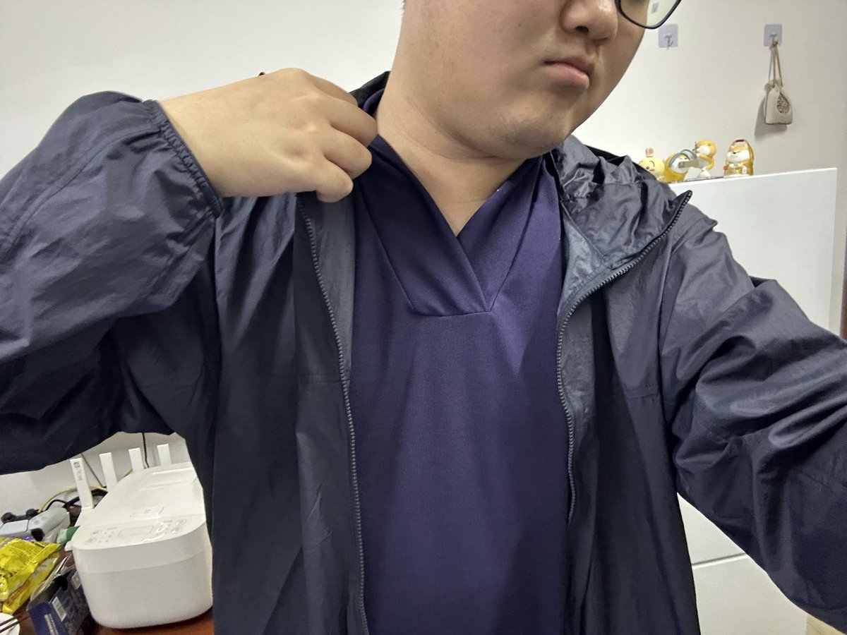 一身黑不溜秋