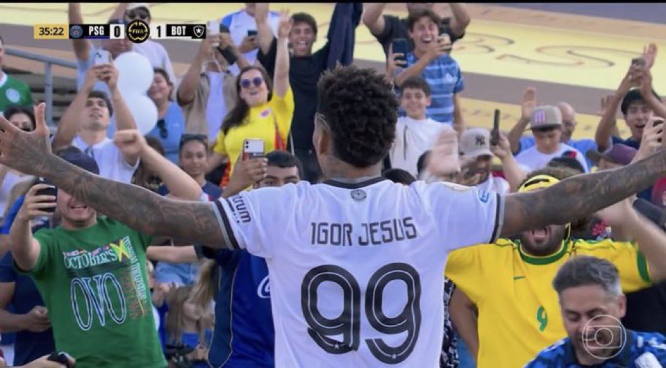 Admita

Você comemorou esse gol do Botafogo, mesmo sendo torcedor rival, você comemorou.