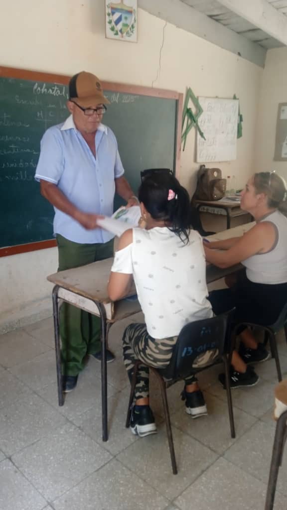 Tecnología Educativa Calixto García (@teceducativacg) on Twitter photo En la U/T René Fraga Moreno del municipio #CalixtoGarcía realizaron dibujos educandos de 4to grado por un "No a las drogas", los docentes y directivos desarrollan charlas educativas. <a href="/CubaMined/">MINED</a> <a href="/GomezIdelmar/">Idelmar Cordero Gómez</a> <a href="/DPEHolguin/">Dirección General de Educación Provincia Holguín</a> <a href="/GuillermoP59059/">Guillermo Parra</a> <a href="/MGonzalez384/">Michel González Crúz</a> @Naimatrujillob <a href="/GTEHolguin/">Tecnología Educativa Holguin</a> En la U/T René Fraga Moreno del municipio #CalixtoGarcía realizaron dibujos educandos de 4to grado por un "No a las drogas", los docentes y directivos desarrollan charlas educativas. <a href="/CubaMined/">MINED</a> <a href="/GomezIdelmar/">Idelmar Cordero Gómez</a> <a href="/DPEHolguin/">Dirección General de Educación Provincia Holguín</a> <a href="/GuillermoP59059/">Guillermo Parra</a> <a href="/MGonzalez384/">Michel González Crúz</a> @Naimatrujillob <a href="/GTEHolguin/">Tecnología Educativa Holguin</a>
