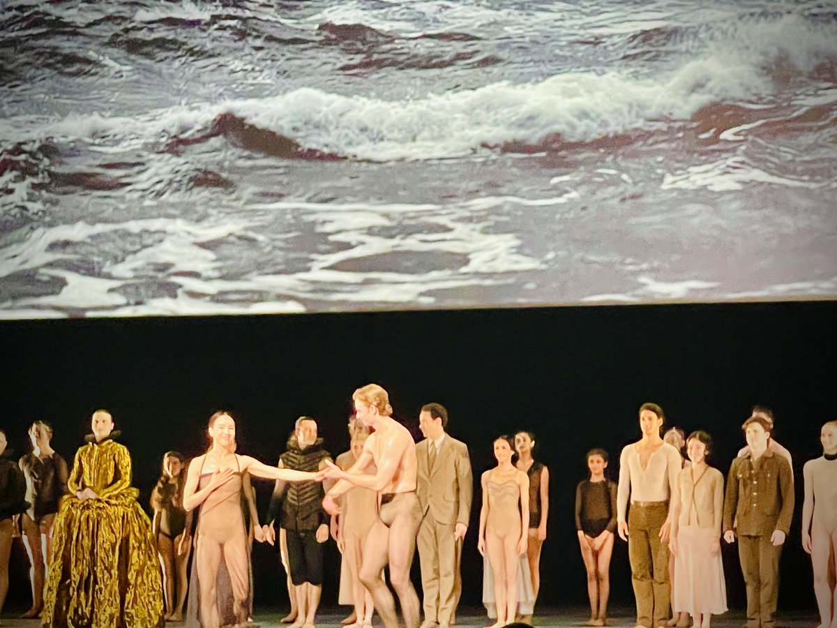 Last night I saw ABT’s Woolf Works, a modern ballet in three acts, each inspired by a Virginia Woolf novel: Mrs. Dalloway, Orlando, and The Waves.
The staging was abstract, modern, and emotionally charged—a mirror of life’s shifting tides.
#WoolfWorks