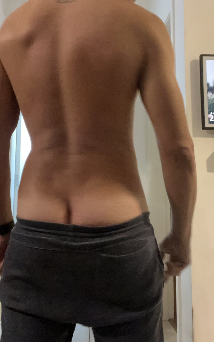 exhibitbh's tweet photo. Rate my bum https://t.co/7AA9KkCLcL