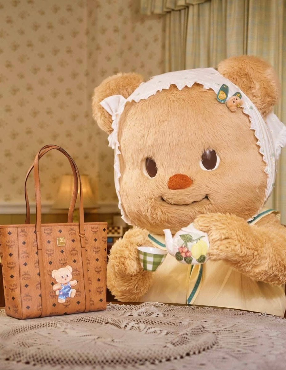 สาวน้อยร้อยคอลแลปไม่เกินจริง ล่าสุดลูกสาวไป x กับแบรนด์ดัง MCM : Thailand Exclusive ถ้าเงินเดือนออกแล้วกระเป๋าสักใบเป็นค่าเทอมไหมคะมัม~🧸🤎
#MCMxButterbear
#butterbear