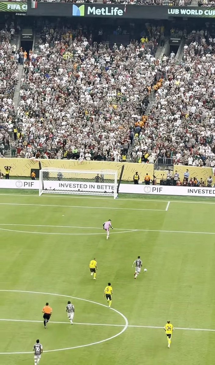 _ffcmarcus's tweet photo. Esse gol do Igor Jesus só mostra a gigante diferença de um centroavante de verdade para um amador… https://t.co/Cydc66LQAu
