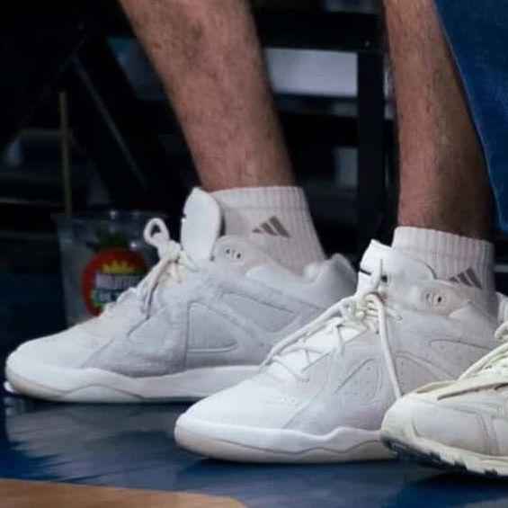 KicksFinder's tweet image. BREAKING: Bad Bunny will be receiving his own signature shoe, the adidas BADBO 1.0, in Spring/Summer ‘26 🐰🎤🎶 @sanbenito 

Several cleated versions of the BADBO 1.0 will also release in 2026

🗓️ December 1st, 2025
📝 JS1469 (MENS)
🎨 Earth Strata/Off White/Bluebird
💵 COP or 🚮…