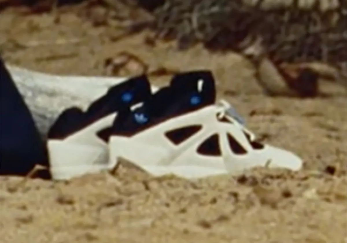 KicksFinder's tweet image. BREAKING: Bad Bunny will be receiving his own signature shoe, the adidas BADBO 1.0, in Spring/Summer ‘26 🐰🎤🎶 @sanbenito 

Several cleated versions of the BADBO 1.0 will also release in 2026

🗓️ December 1st, 2025
📝 JS1469 (MENS)
🎨 Earth Strata/Off White/Bluebird
💵 COP or 🚮…