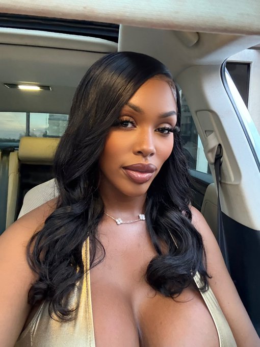 Watch Lia Lovely's leaked NSFW photo on TwXstars