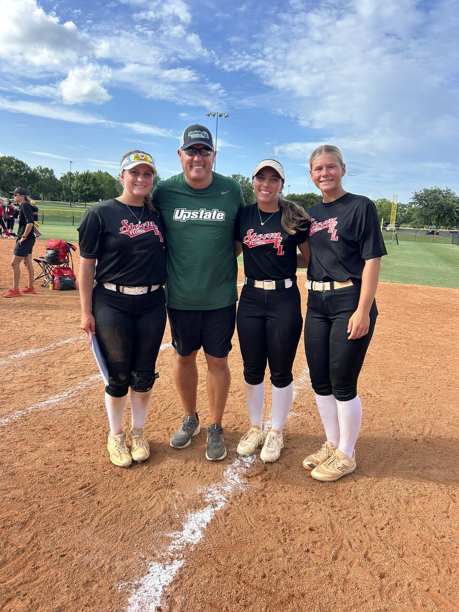 SamBaker2027's tweet photo. Thank you so much @PACKUPSTATE and @Coach_TMeds for hosting an amazing camp! Had some great conversations with Coaches and got excellent feedback! Can't wait for the tournament tomorrow! https://t.co/7kjEPaoGOv